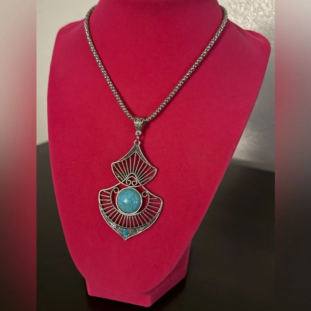 Elegant Silver tone and Faux Turquoise Pendant Necklace